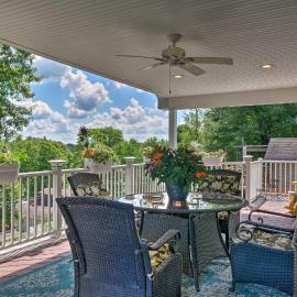 Guilford Lake Cottage w/ Hot Tub & Water Views, hotell i Lisbon