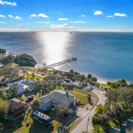 Breathtaking Waterfront Crystal Beach Getaway!, hotel a Palm Harbor