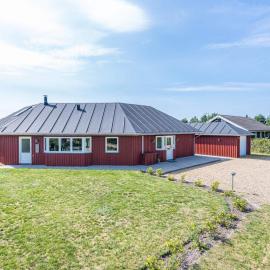 8 person holiday home in Tarm, hotelli kohteessa Tarm
