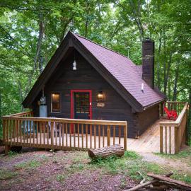 Wild Columbine - Gatlinburg Area Hottub Romantic Cabin, Hotel in Sevierville
