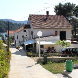 Apartments by the sea Brgulje, Molat - 6241, hotel u gradu Brgulje
