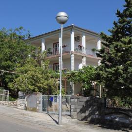 Triple Room Selce 2379d, hotel in Selce