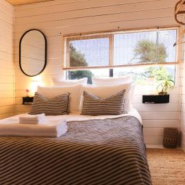 Boho Hill Apartment - Great Barrier Island Escape, hotel in Port Fitzroy
