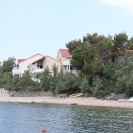 Apartments by the sea Zubovici, Pag - 6356, hotel in Zubovići