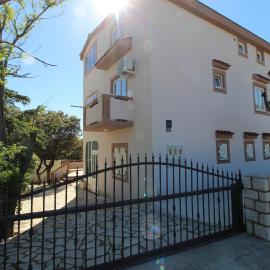 Apartments and rooms with parking space Mandre, Pag - 6309, hotel Kolanban