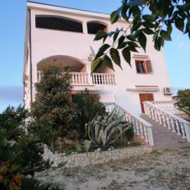 Apartments with parking space Kustici, Pag - 6392, hotel a Kustići