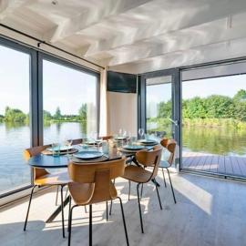6 personen luxe houseboat Splendid Kagerplassen met tender, khách sạn ở Monnickendam