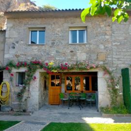 Bajo los nidos 2, Hotel in San Emiliano