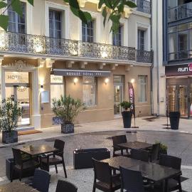 SQUARE HOTEL, Hotel in Nimes