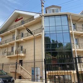 Asem Guest House, Hotel in Bosteri
