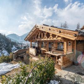 Alpe Chalets Goldener Hirsch, хотел в Шарниц