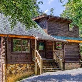 Awesome Honey Bear, Cozy Cabin Retreat in the Smokies Comfort & Fun for All