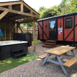 Luxury cosy carriage with electric private hot tub, ξενοδοχείο στο Χέρεφορντ