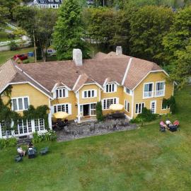 Auberge sur la Côte, hotel a La Malbaie