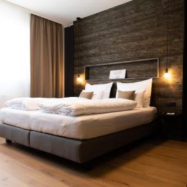 Self-Check-in Hotel VinoQ Zistersdorf، فندق في Zistersdorf