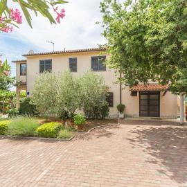 Apartments with parking space Kukci, Porec - 7166، فندق في Nova Vas