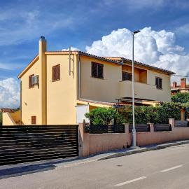 Apartments with parking space Fazana - 7207, hotel a Fažana