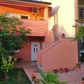 Apartments with parking space Valbandon, Fazana - 7305