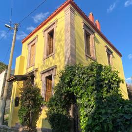 Stone House with Garden in Cunda/Ayvalik, khách sạn ở Ayvalık