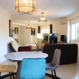Appartement 50 m2 avec parking gratuit sur place, Hotel in Vailhauquès