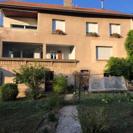 Gîte Loue، فندق في أرننس