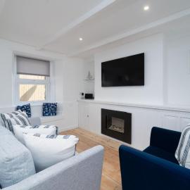 Karibu - Boutique Cottage with Parking - Short walk to Beach