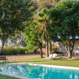 Preciosa y confortable casa de campo con piscina y chimenea, hotel a Carmona