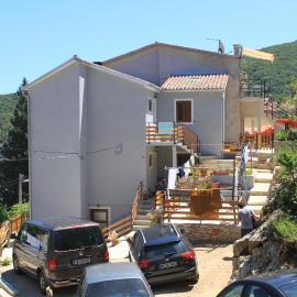 Apartments by the sea Valun, Cres - 8081, Hotel in Valun