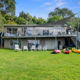 Onepoto Bay Lakehouse - Lake Rotoiti Holiday Home, hotel in Okere Falls