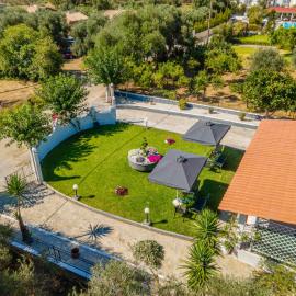 Afroditi Holiday Home - Yellow Apartment