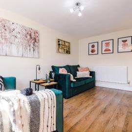 Charming 3-Bed cottage in Chester, ideal for Families & Workers, FREE Parking - Sleeps 7