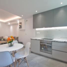 Oresti's Villa Near Airport & Beach, hotel i Artemida