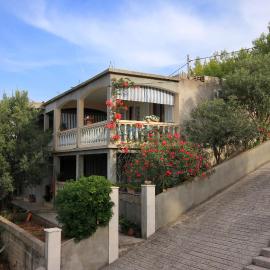 Apartment Prigradica 9141b, hotel in Blato