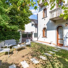 Modern Design in Liberty Villa with Private Garden