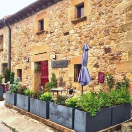 Casa Rural Zirimiri en Herreros, Soria, hotel en Herreros