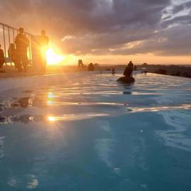 Entire serviced Coral apartment With pool, hotelli kohteessa Nairobi