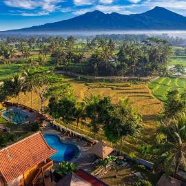 Peraja Bungalows Loyok, hotel v destinácii Sangyang