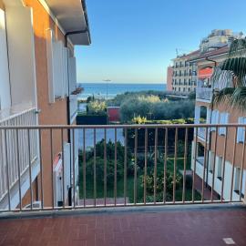 Spazioso appartamento a Diano Marina, hotel in Diano Marina