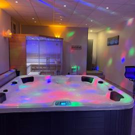 Loft privatif avec jacuzzi et sauna, hotel in Saint-Dizier