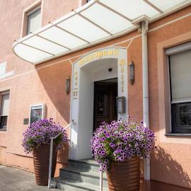 Landhaus Hotel Neuss, hotel din Neuss