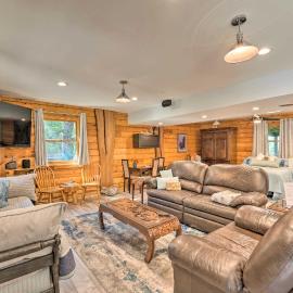 Cozy Wisconsin Studio, 11 Mi to Lake Geneva!, hotel in Burlington