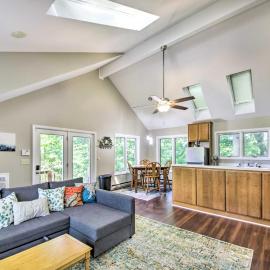 Peaceful Nashville Hideaway Near State Parks!, hotel in Nashville