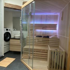 Charmant appartement avec SPA, Hotel in Fontenay-le-Comte