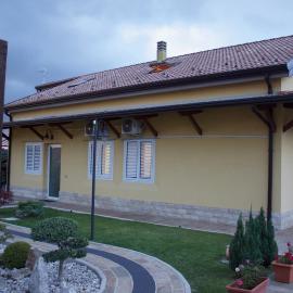 B&B Ostello Villafranca، فندق في Pignola