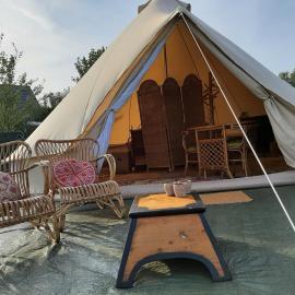 Glamping De Vrije Wind, Tentverhuur, Hotel in Houwerzijl