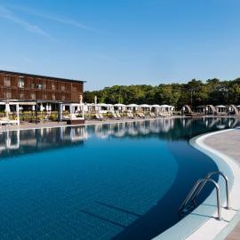 Lino delle Fate Eco Resort، فندق في بيبيوني