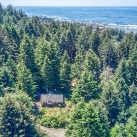 Guineveres Cottage, hotel em Yachats