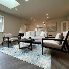 luxurious, 2 bed, 2 bath penthouse apartment in highly desirable Chigwell CHCL F8, hotel en Chigwell