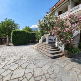 Big appartement - 9 guests - Air Conditionning and Courtyard, Hotel in Bussoleno