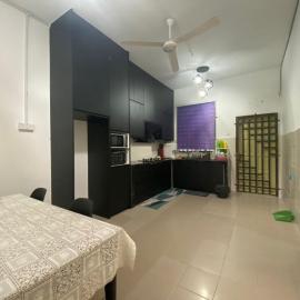 Farnira Exclusive Homestay, hotel in Kampung Raja